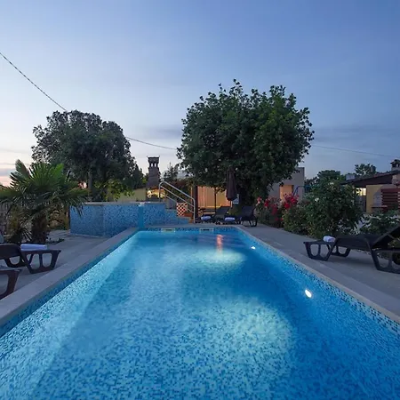 Villa Charming Nera With Pool And Hydromassage Near The Šišan