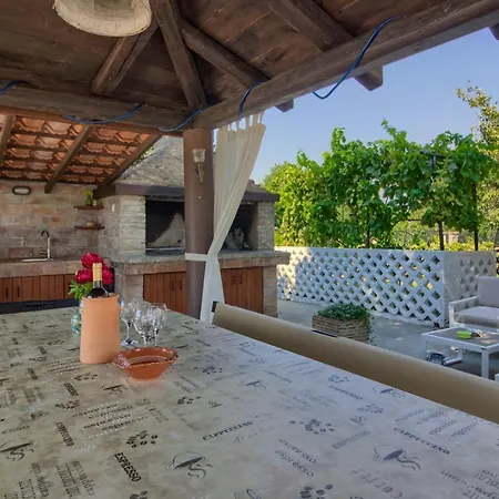 Charming Nera With Pool And Hydromassage Near The Villa