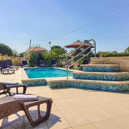 Villa Charming Nera With Pool And Hydromassage Near The