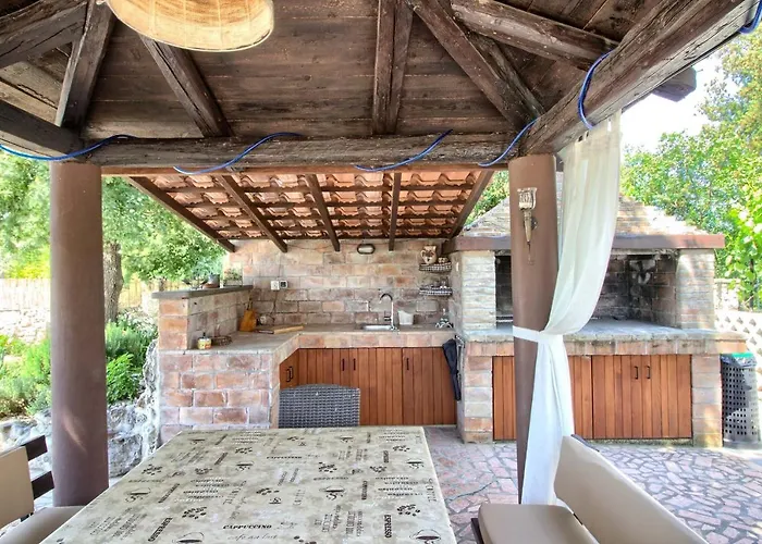 Charming Nera With Pool And Hydromassage Near The Šišan