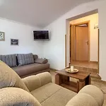 Villa Charming Nera With Pool And Hydromassage Near The Šišan
