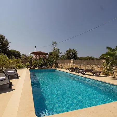 Charming Nera With Pool And Hydromassage Near The Šišan