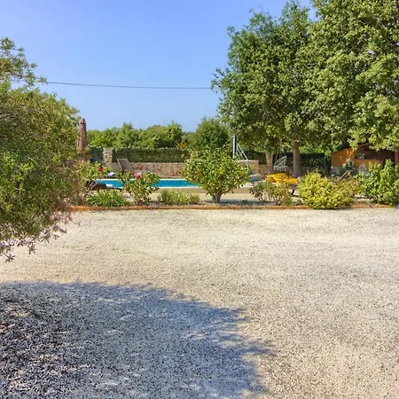 빌라 Charming Nera With Pool And Hydromassage Near The Šišan