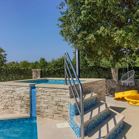 Villa Charming Nera With Pool And Hydromassage Near The Šišan