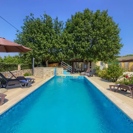 Willa Charming Nera With Pool And Hydromassage Near The