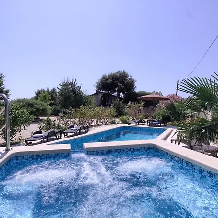 וילה Charming Nera With Pool And Hydromassage Near The