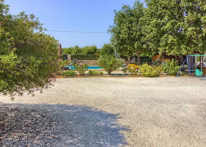 빌라 Charming Nera With Pool And Hydromassage Near The Šišan