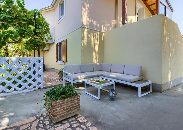 Vila Charming Nera With Pool And Hydromassage Near The *