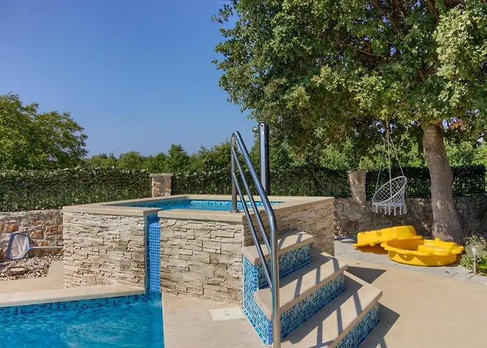 빌라 Charming Nera With Pool And Hydromassage Near The Šišan