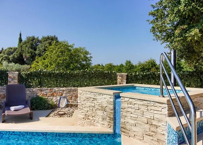 Charming Nera With Pool And Hydromassage Near The Vila Sisan