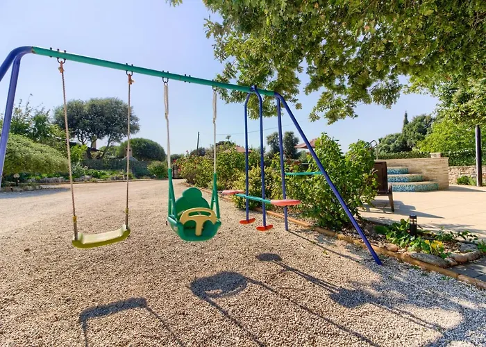 Charming Nera With Pool And Hydromassage Near The Šišan