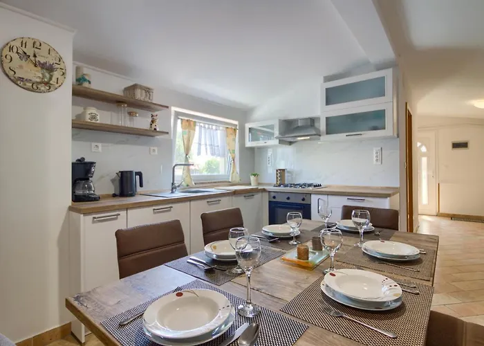 Charming Nera With Pool And Hydromassage Near The Šišan