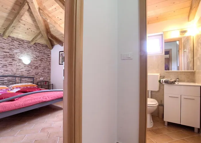 빌라 Charming Nera With Pool And Hydromassage Near The *